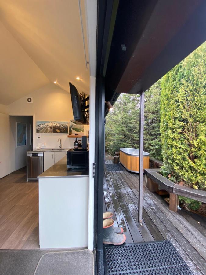 Black Beech House With Stunning Outdoor Bath 特卡波湖 外观 照片