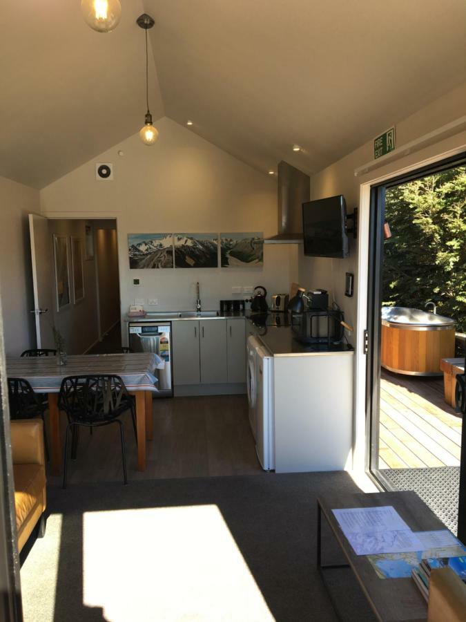 Black Beech House With Stunning Outdoor Bath 特卡波湖 外观 照片